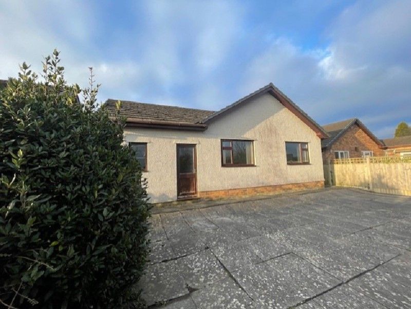 3 bed detached bungalow for sale in Carmarthen Road, Llandeilo, Carmarthenshire. SA19, £325,000