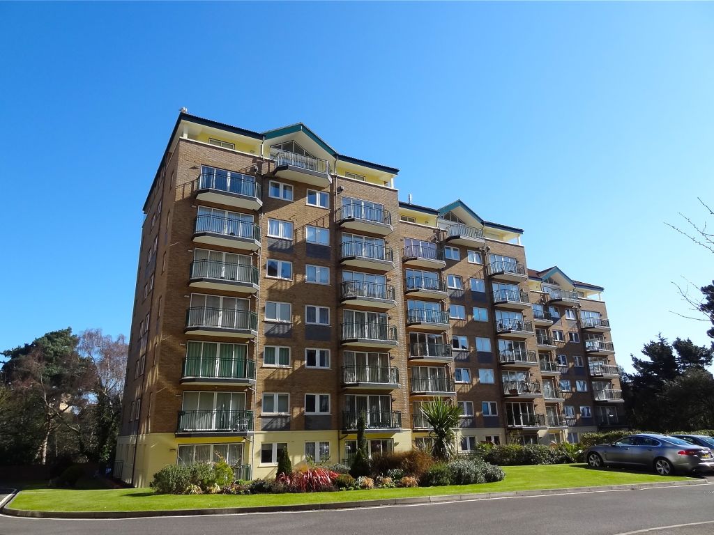 2 bed flat for sale in Manor Road, Bournemouth BH1, £340,000