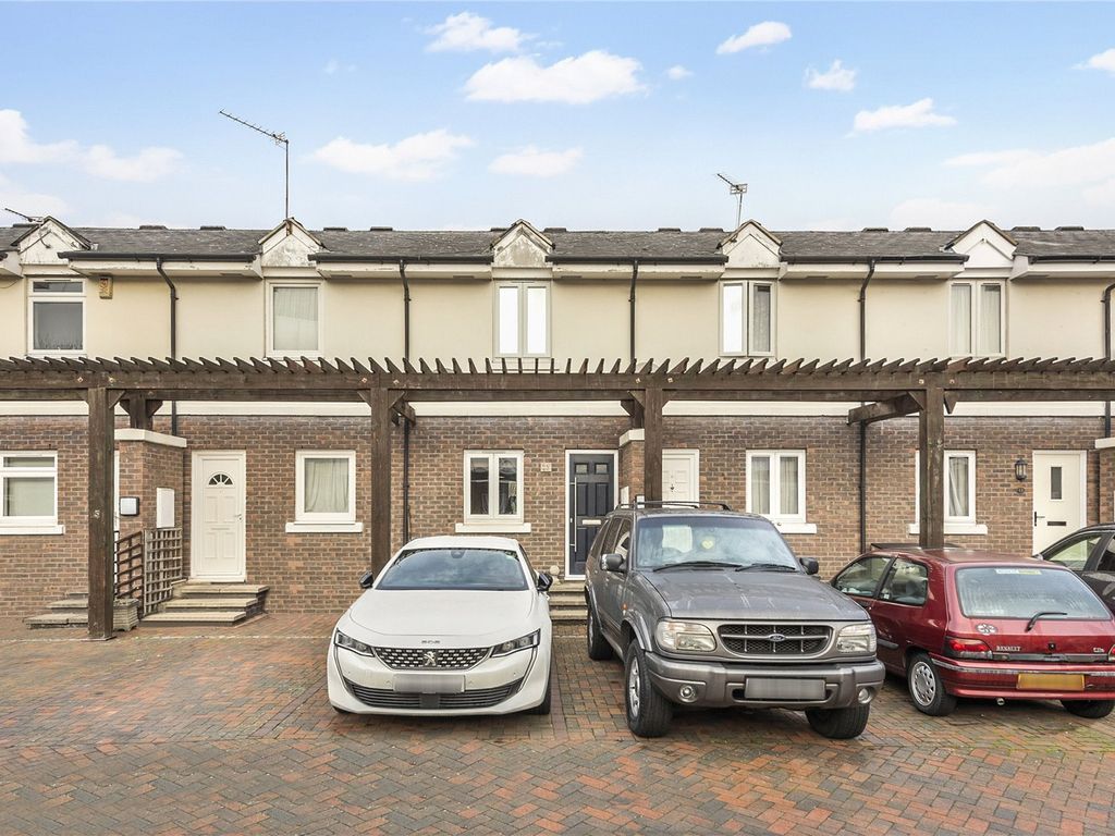 2 bed property to rent in Blyth Close, Cubitt Town E14, £2,000 pcm