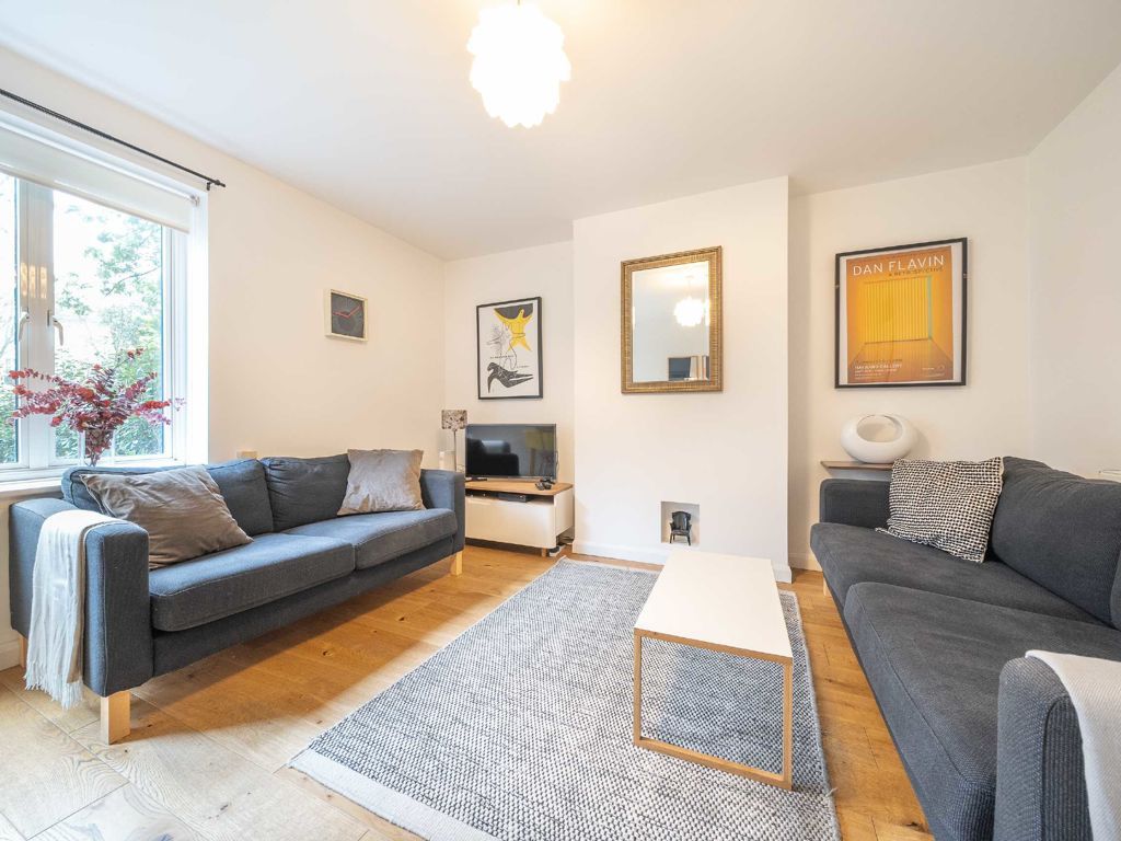 2 bed flat for sale in Essex Road, London N1, £550,000