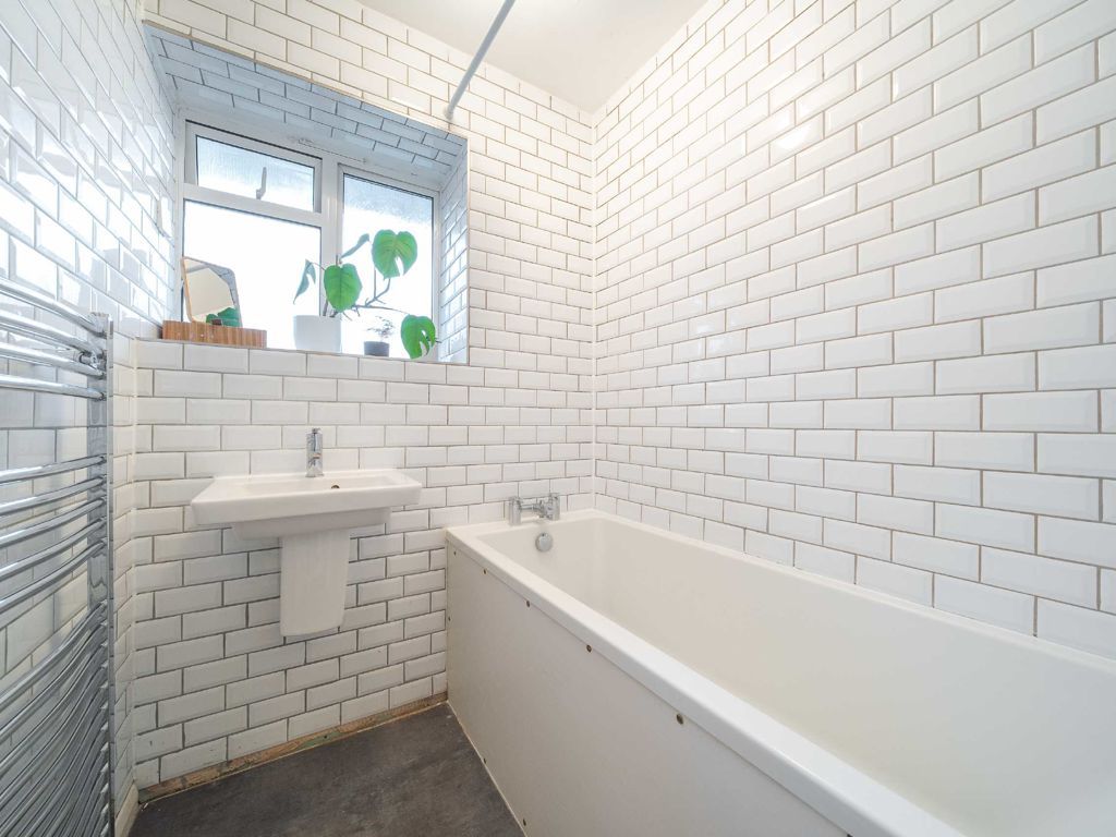 2 bed flat for sale in Essex Road, London N1, £550,000