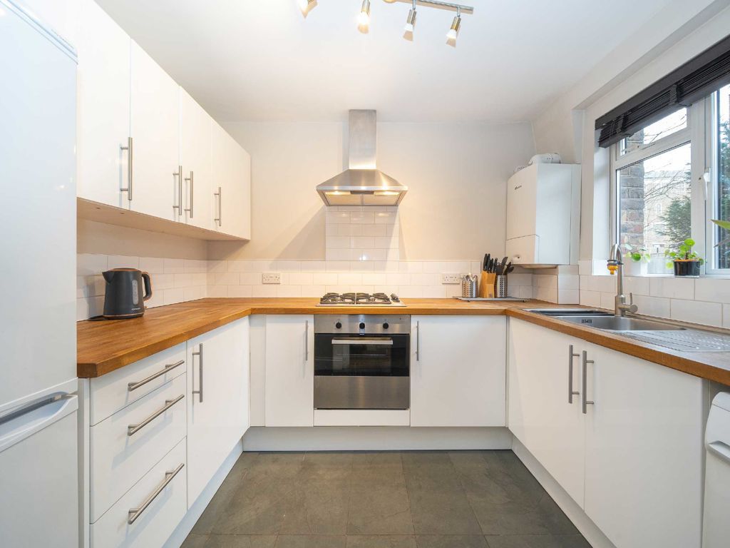 2 bed flat for sale in Essex Road, London N1, £550,000