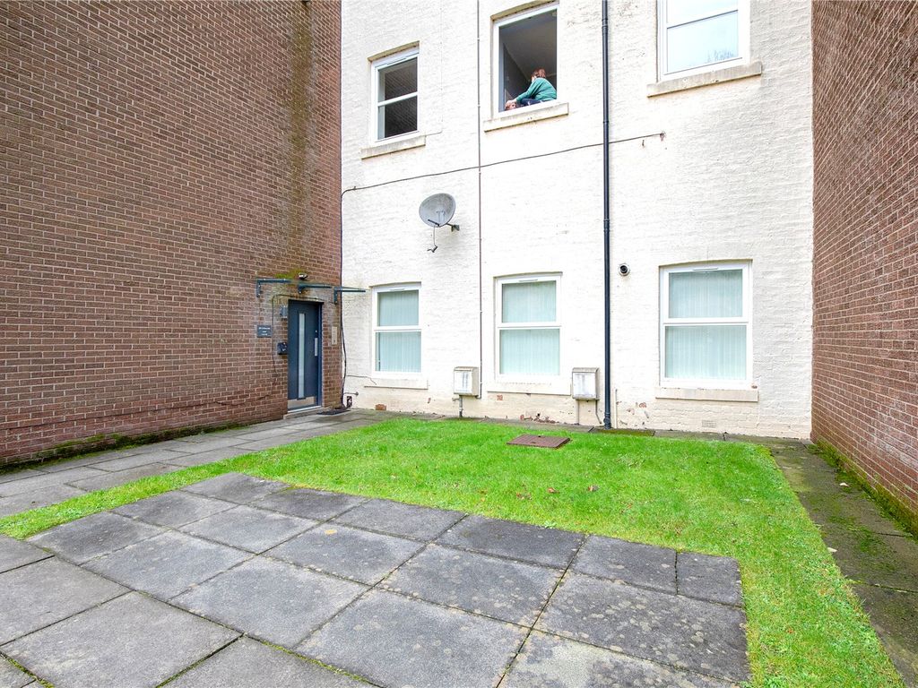 2 bed flat for sale in Riverside Court, Balloch, Alexandria, West Dunbartonshire G83, £93,000
