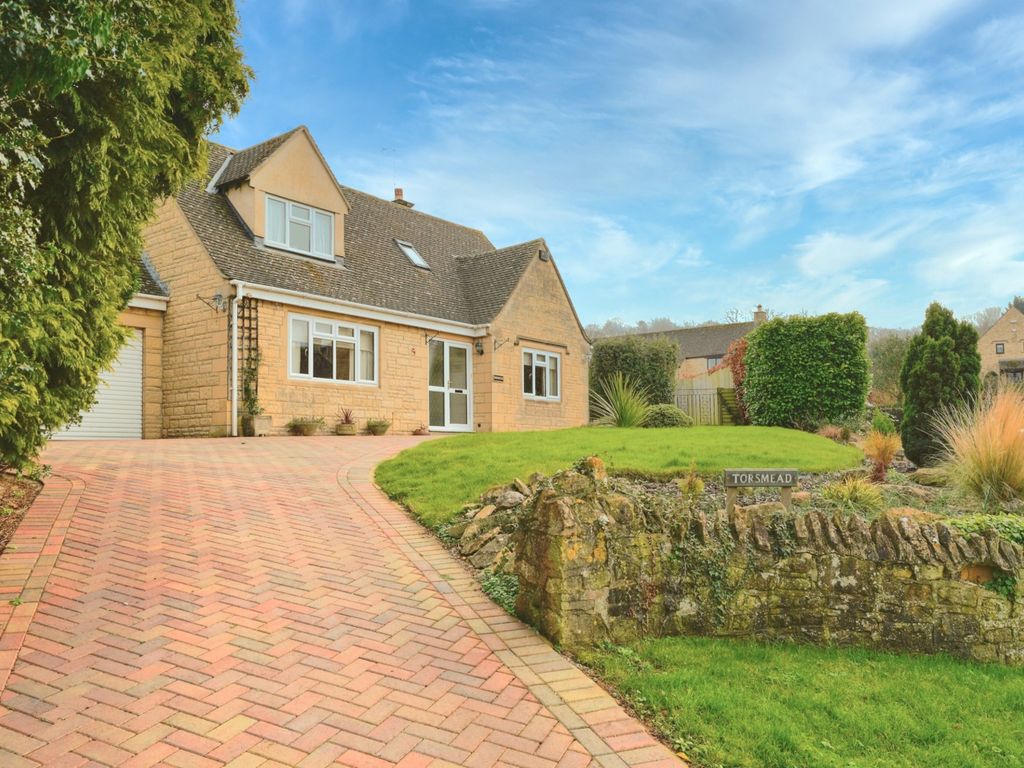 3 bed detached house for sale in Gretton, Cheltenham GL54, £540,000