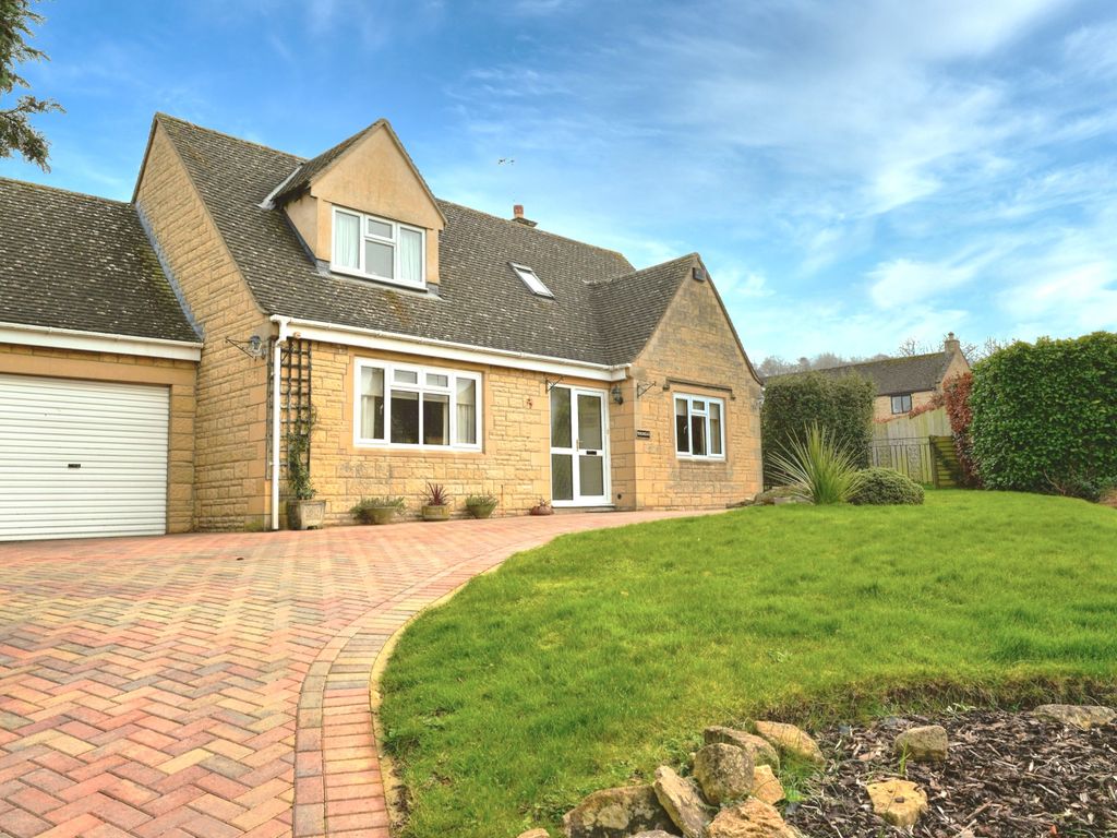3 bed detached house for sale in Gretton, Cheltenham GL54, £540,000