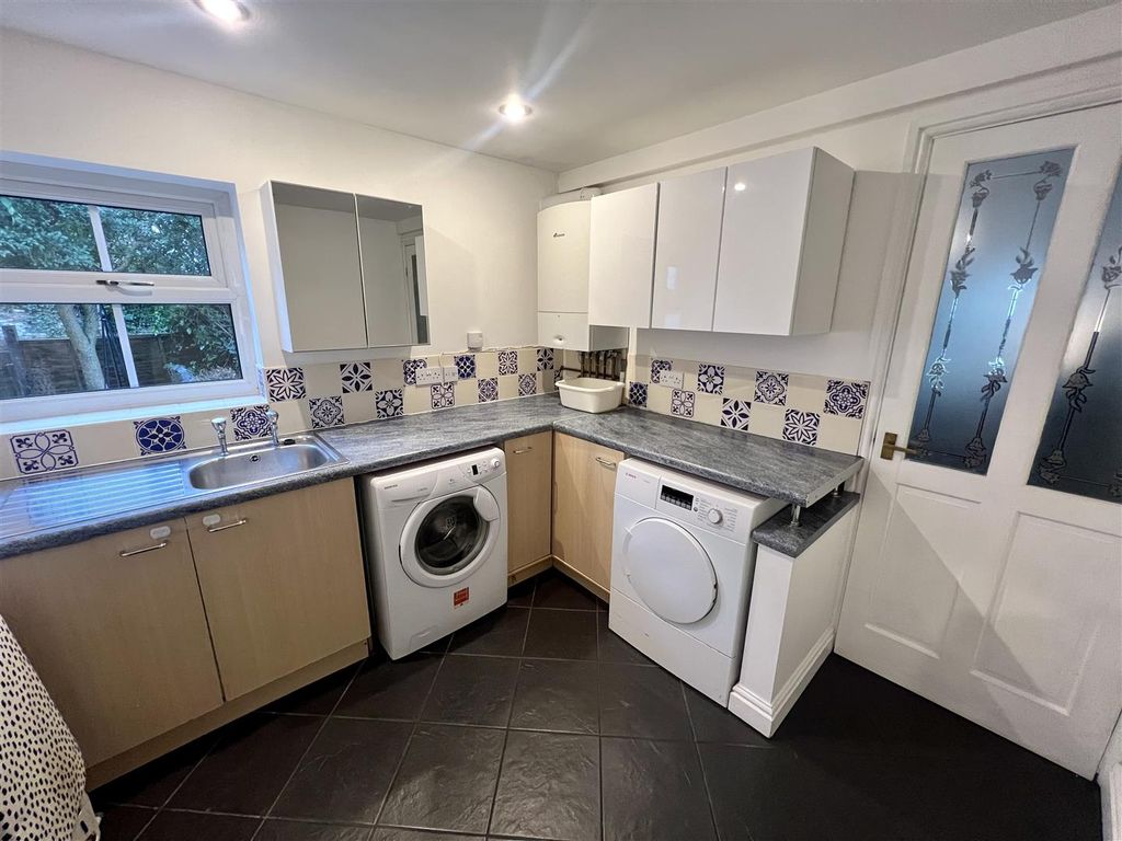 3 bed detached house for sale in New Street, Wordsley DY8, £325,000