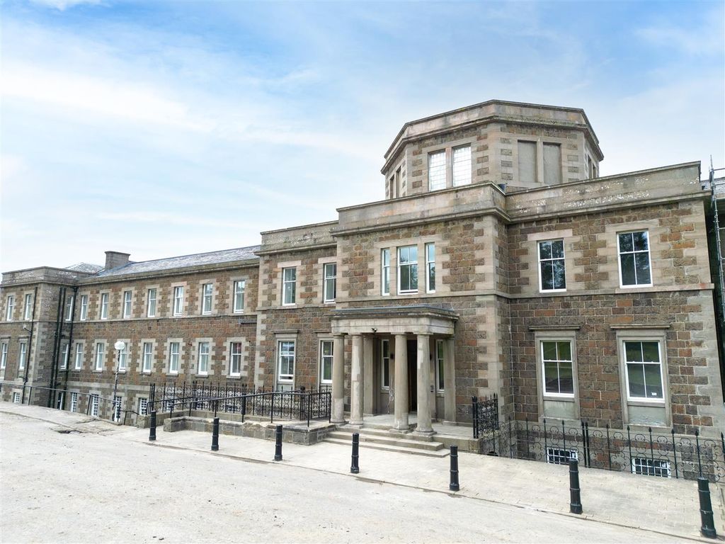 2 bed flat for sale in Muirhall Road, Perth PH2, £170,000