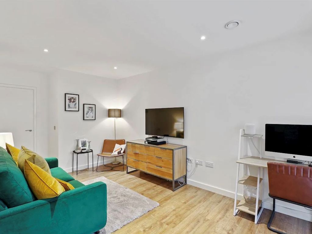1 bed flat for sale in Pinner Road, North Harrow, Harrow HA1, £170,000