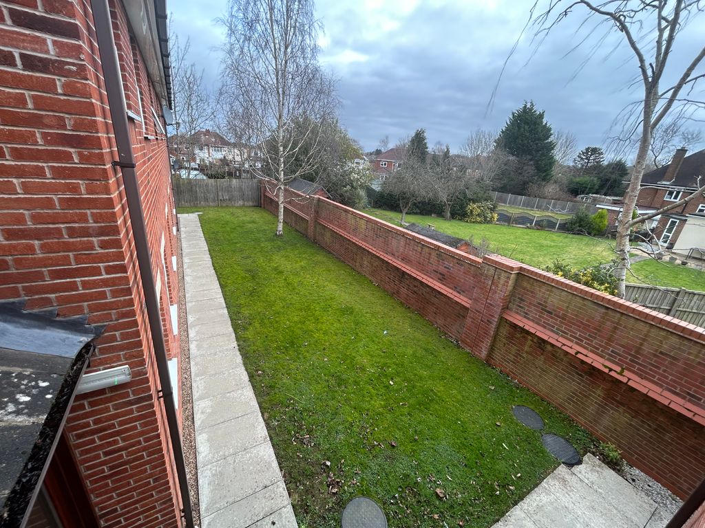 2 bed flat to rent in Tanhouse Farm Road, Solihull B92, £1,150 pcm