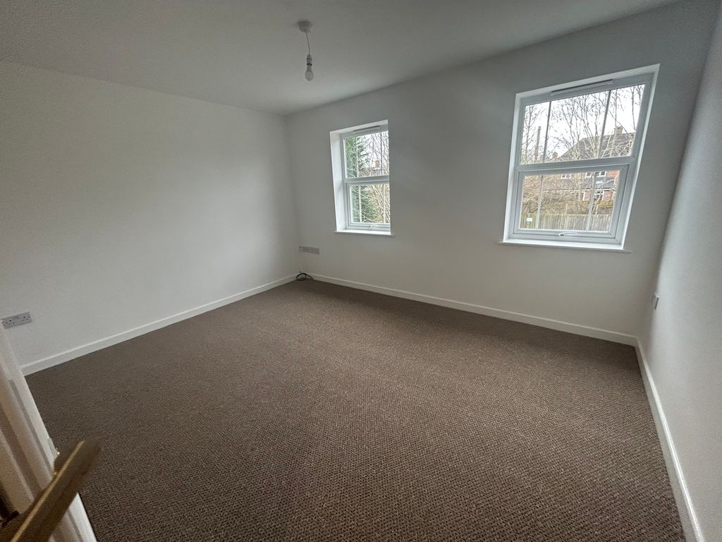 2 bed flat to rent in Tanhouse Farm Road, Solihull B92, £1,150 pcm