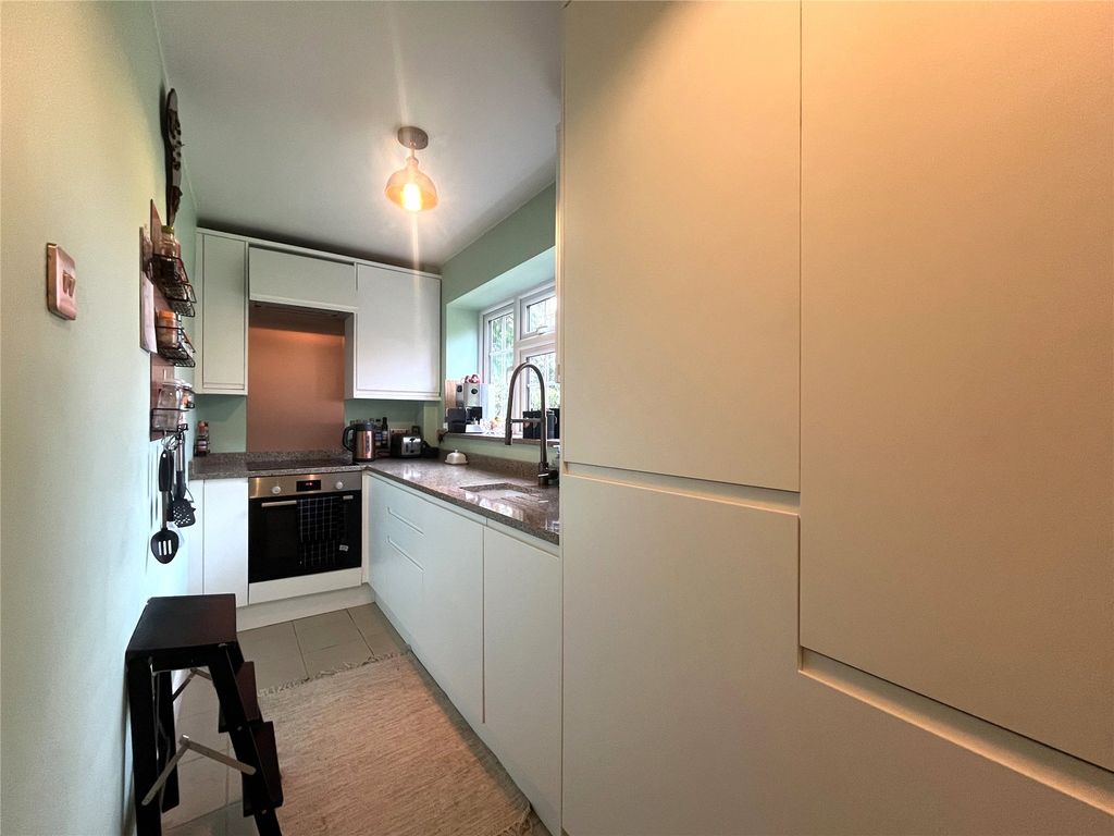 2 bed flat for sale in Camberley, Surrey GU15, £330,000