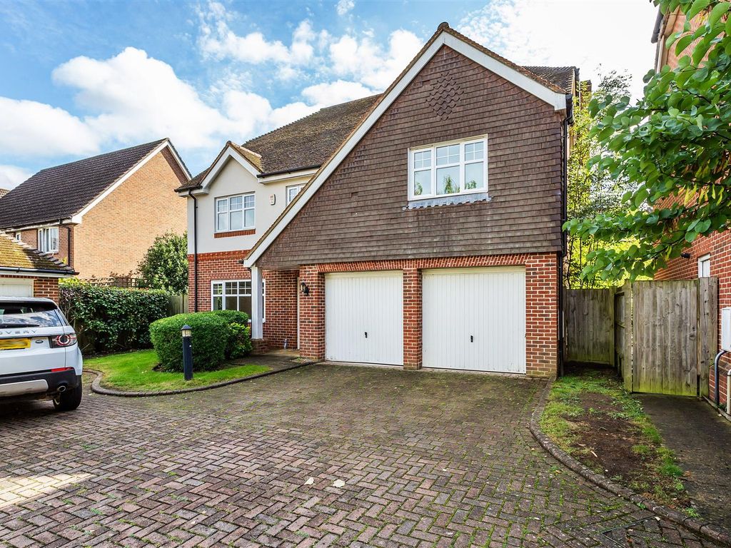 5 bed detached house for sale in Knox Road, Guildford GU2, £950,000