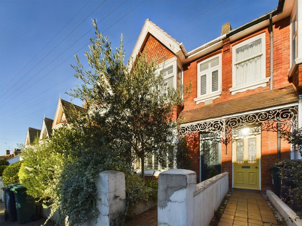 3 bed property for sale in Hartington Road, Brighton BN2, £650,000