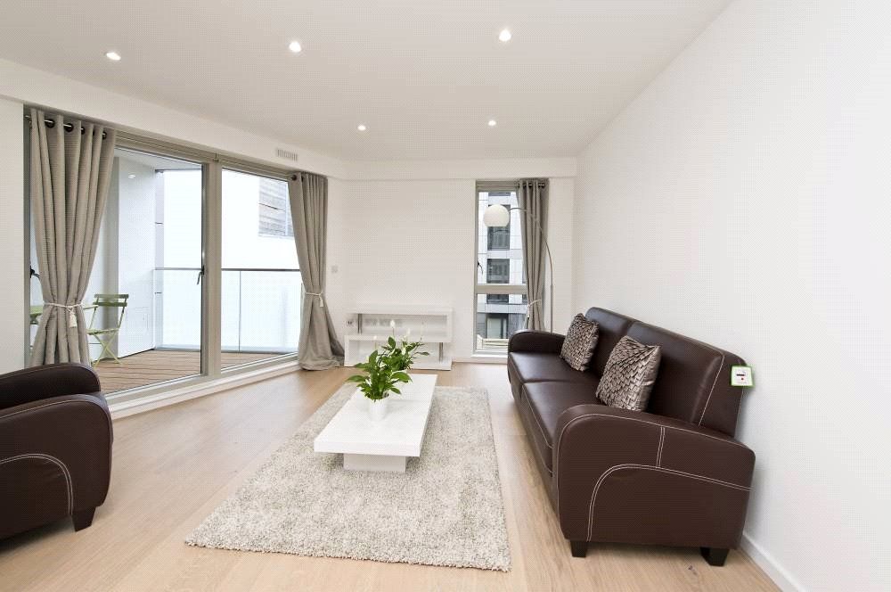 1 bed flat for sale in Balham Hill, Clapham South, London SW12, £495,000