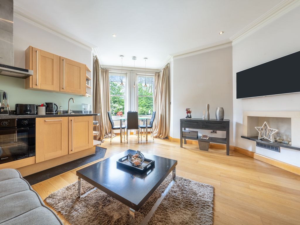 1 bed flat for sale in Essendine Mansions, Essendine Road, London W9, £625,000