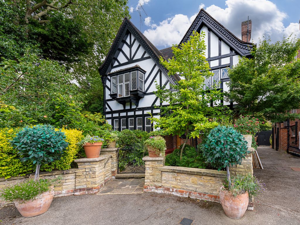 6 bed detached house for sale in Vale Close, London W9, £6,250,000