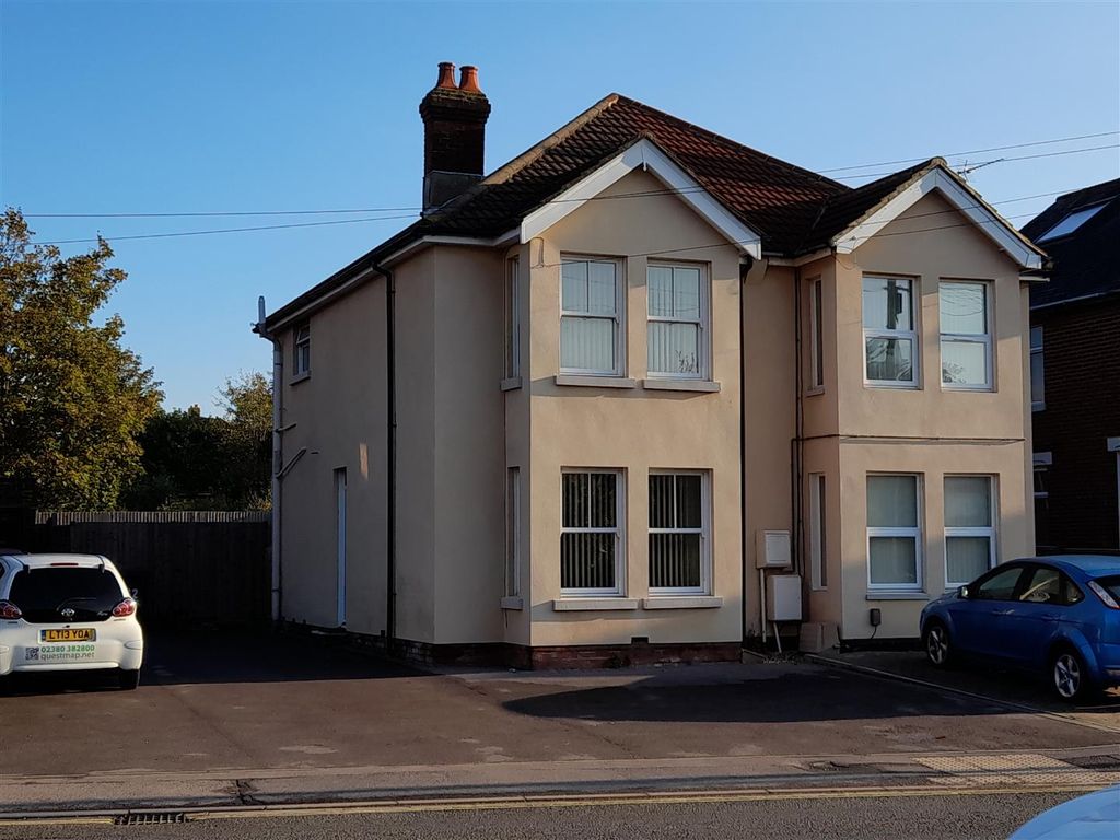 2 bed semi-detached house to rent in Hamble Lane, Hamble, Southampton SO31, £1,300 pcm