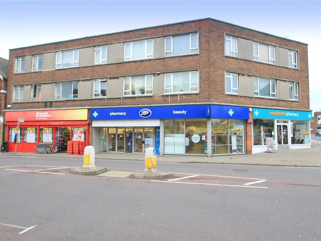2 bed flat for sale in North Road, Lancing, West Sussex BN15, £180,000