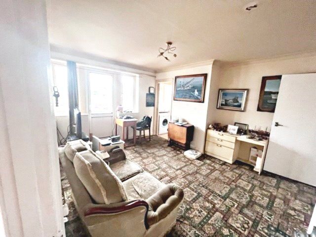 2 bed flat for sale in Mayfields, Keynsham BS31, £140,000