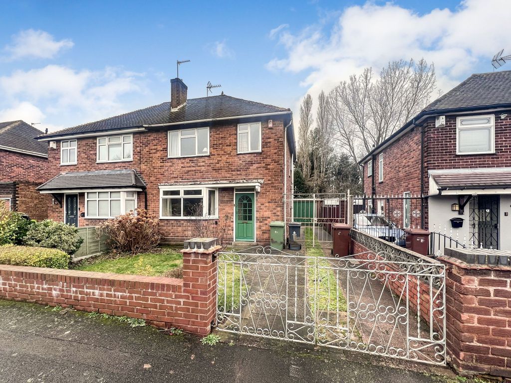 3 bed semi-detached house for sale in Cedar Road, Willenhall WV13, £185,000