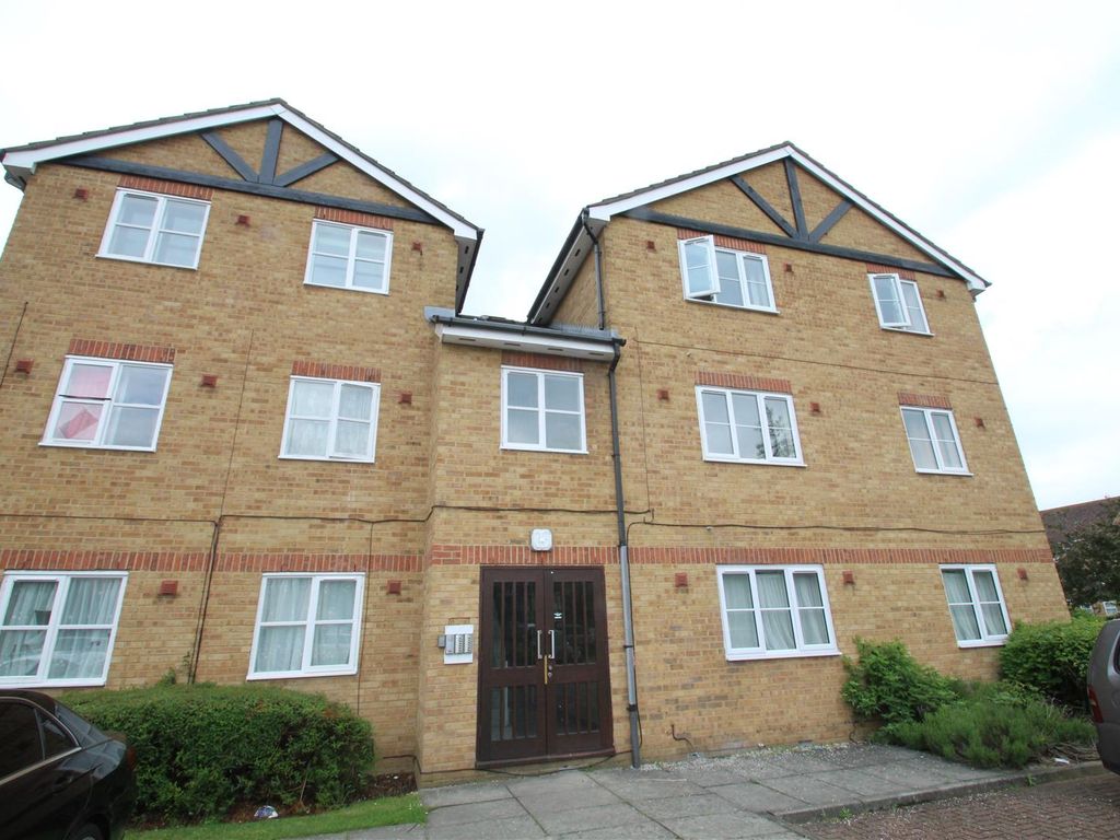 2 bed flat to rent in Maplin Park, Langley, Slough SL3, £1,250 pcm