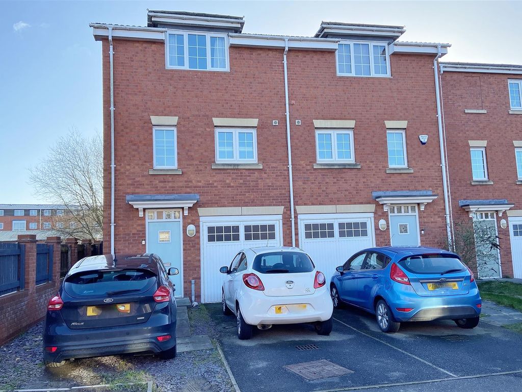 3 bed town house for sale in The Haven, Selby YO8, £180,000