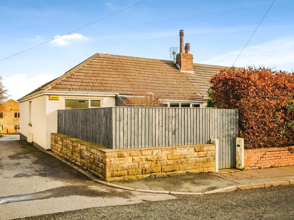 3 bed bungalow for sale in Laund Road, Salendine Nook, Huddersfield HD3, £305,000
