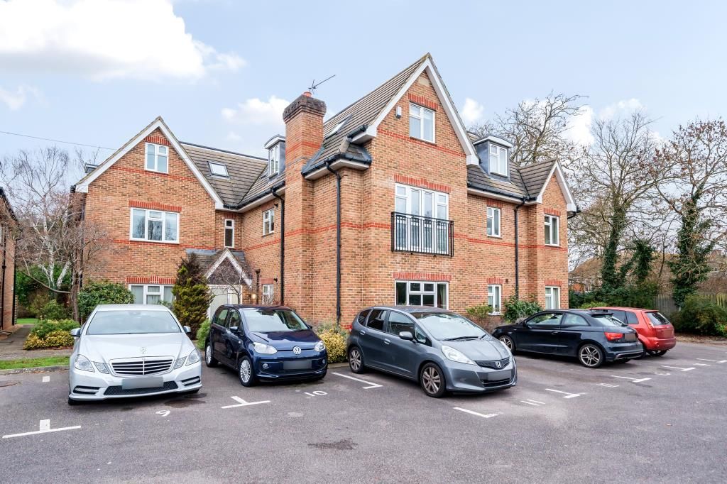 2 bed flat for sale in Maidenhead, Berkshire SL6, £425,000