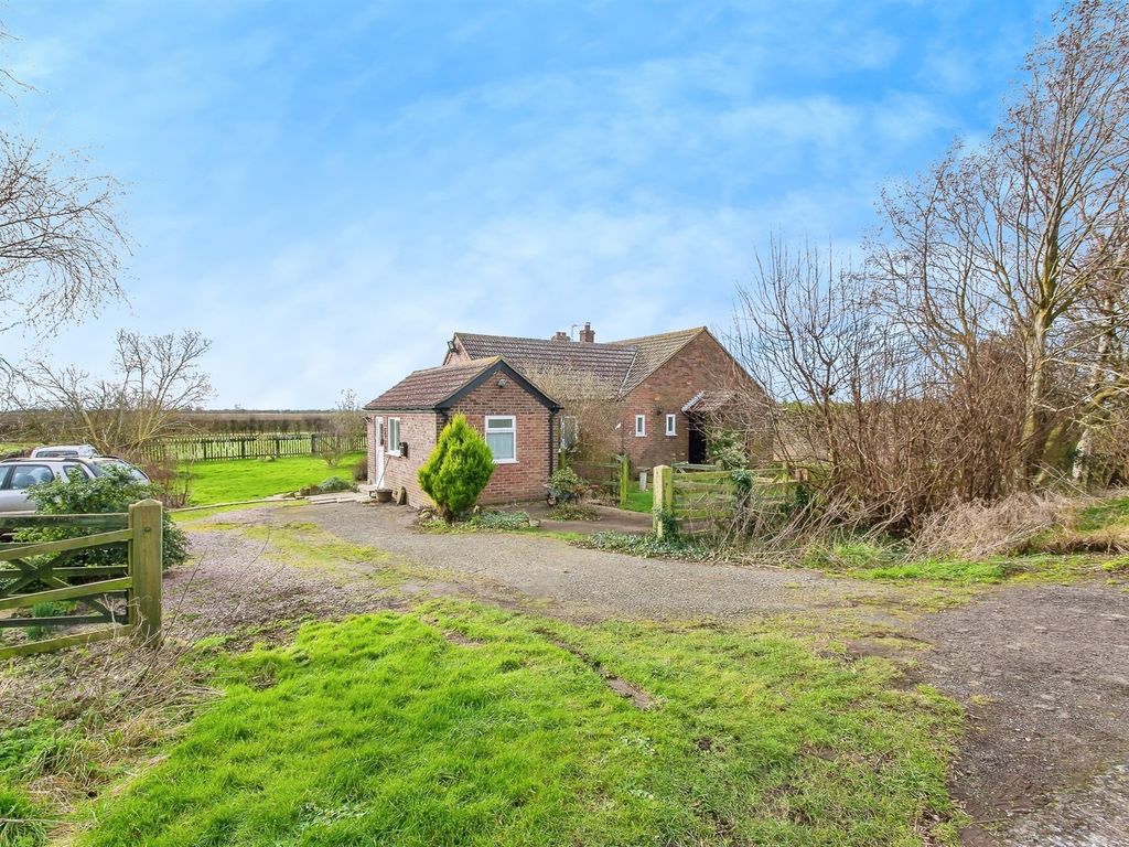 3 bed detached bungalow for sale in Neslam Bridge Bungalow, Sempringham Fen, Sleaford NG34, £450,000