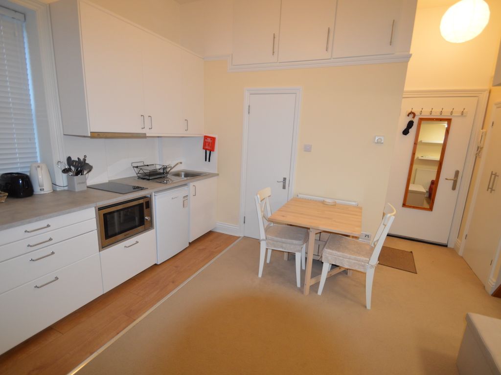 Studio to rent in Spencer Hill, Wimbledon SW19, £1,050 pcm