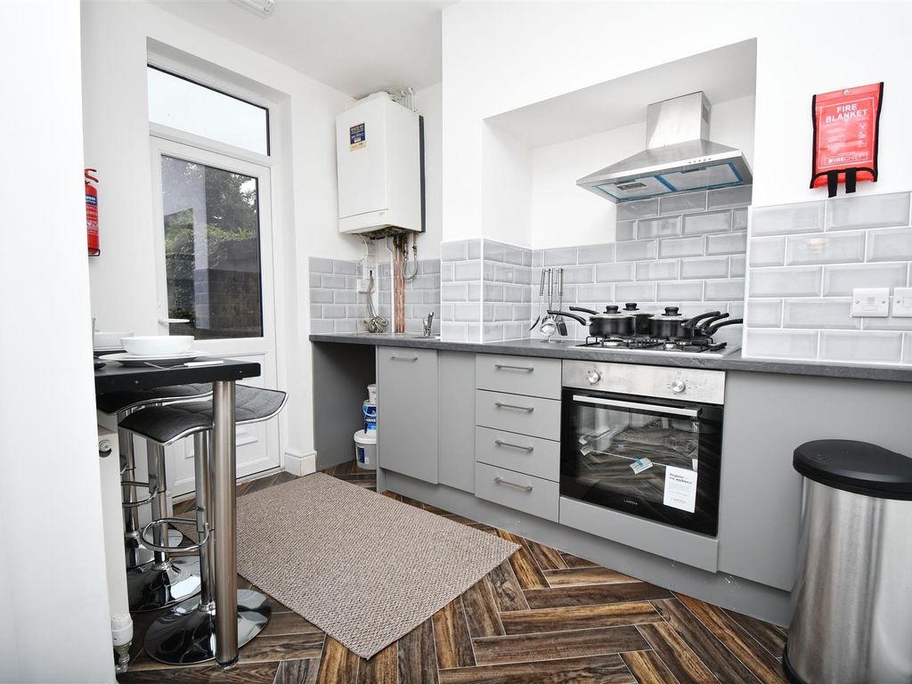 Room to rent in Deepdale Road, Preston PR1, £455 pcm