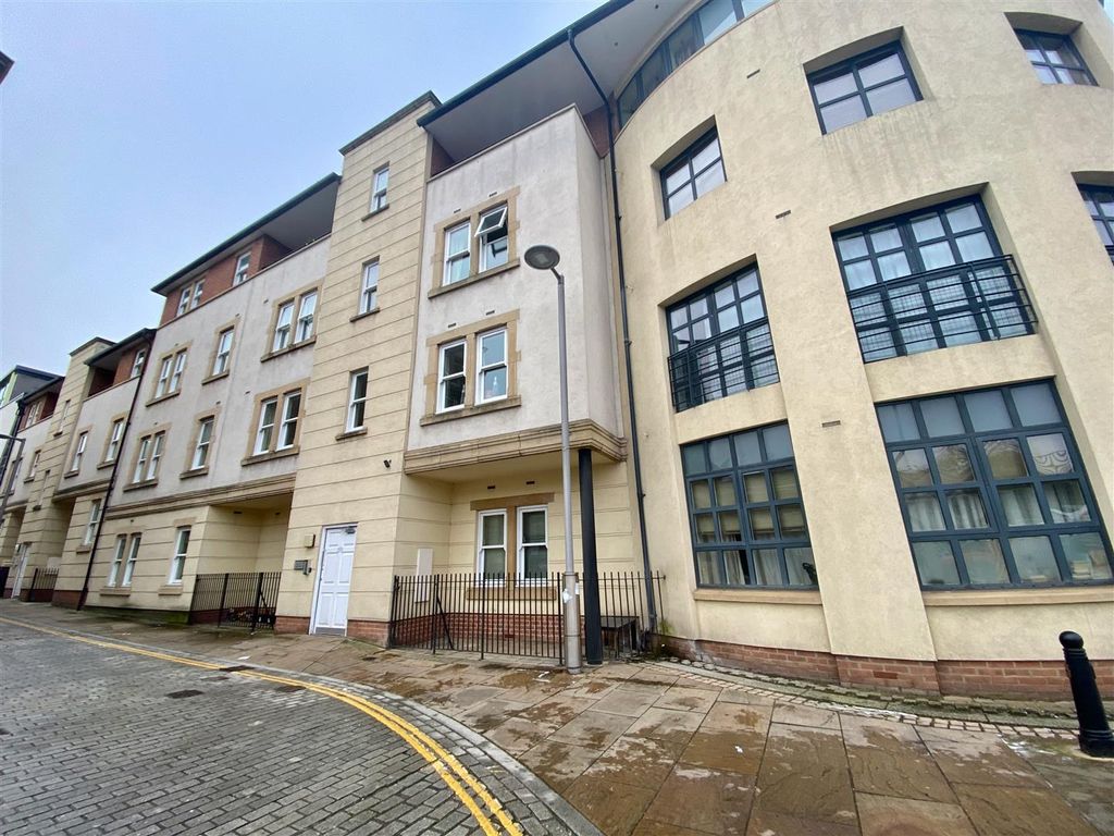 2 bed flat to rent in Curzon Place, Gateshead NE8, £1,150 pcm