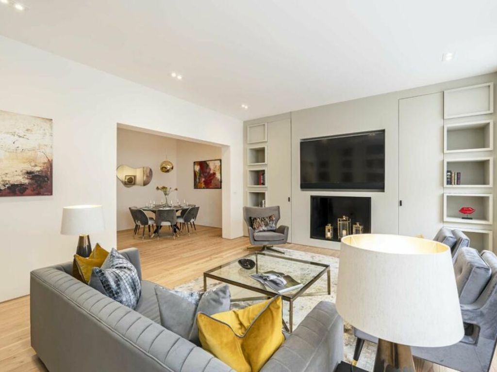 2 bed flat to rent in South Audley Street, Mayfair W1K, £12,090 pcm