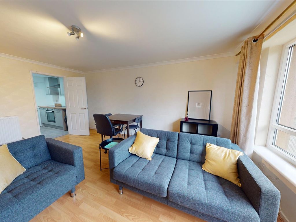 2 bed flat for sale in Hollybush Estate, Cardiff CF14, £129,950