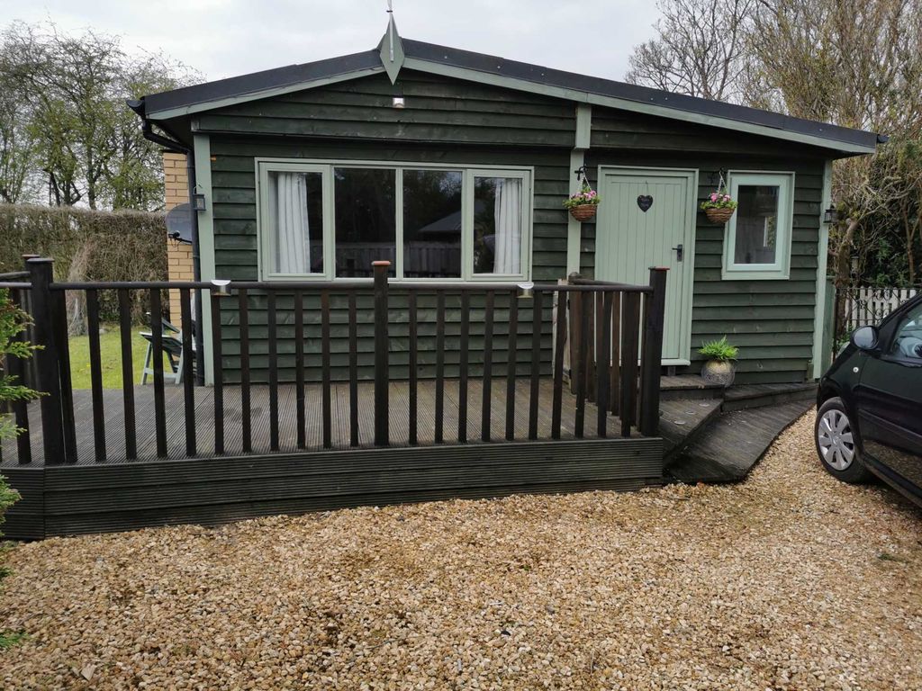 2 bed lodge for sale in Crossgates, Llandrindod Wells LD1, £48,000