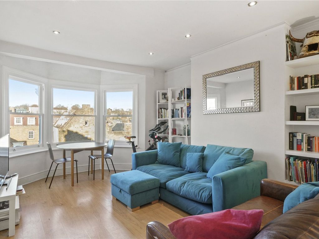 1 bed flat for sale in Stapleton Hall Road, London N4, £410,000