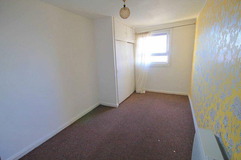 3 bed flat for sale in Lexden Road, London W3, £225,000