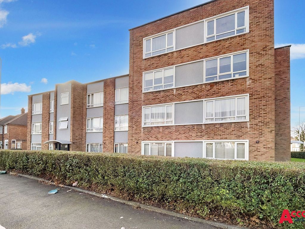 2 bed flat for sale in Victoria Road, Victoria Court Victoria Road RM1, £250,000