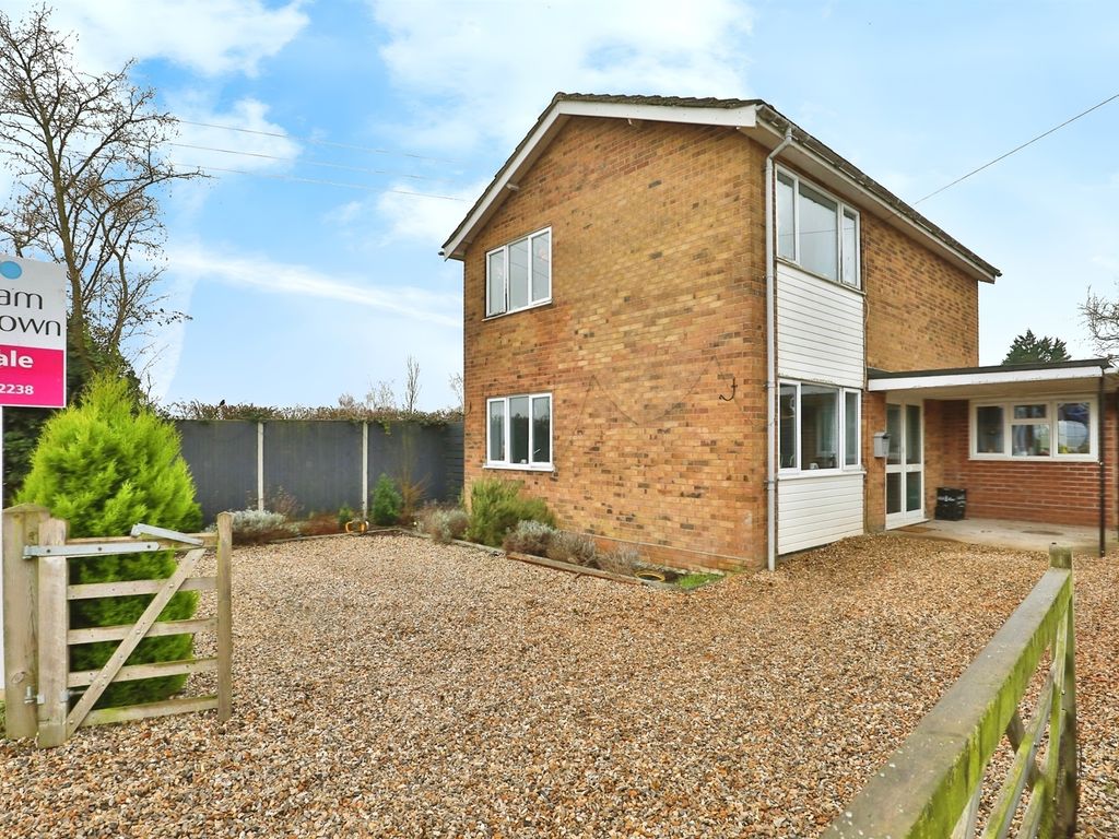 3 bed detached house for sale in Oak Avenue, North Elmham, Dereham NR20, £375,000