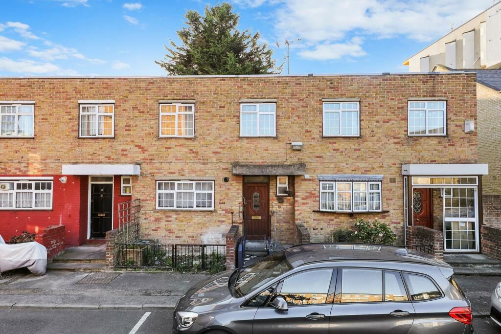 4 bed terraced house for sale in Celandine Close, London E14, £450,000
