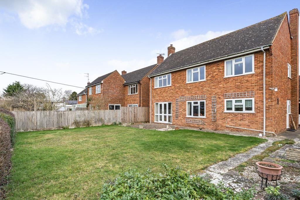 4 bed detached house for sale in Ickford, Buckinghamshire HP18, £750,000