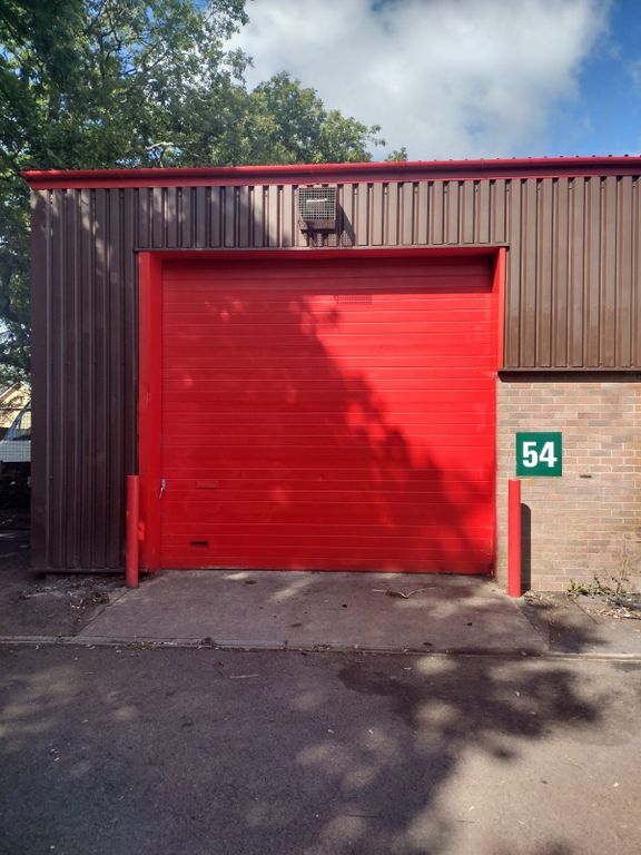 Warehouse to let in Bowen Industrial Estate, Bargoed CF81, £15,600 pa