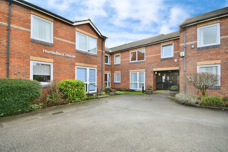 1 bed flat for sale in Homebeck House, Gatley SK8, £100,000