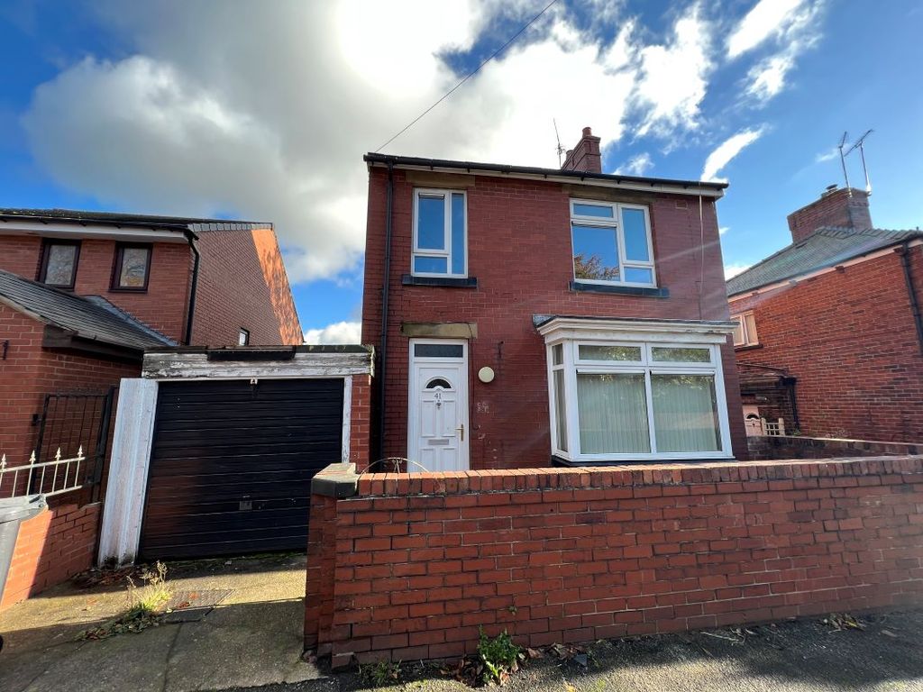 3 bed detached house for sale in Allendale Road, Barnsley, South Yorkshire S75, £50,000