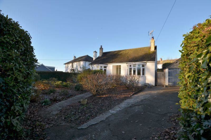 2 bed detached bungalow to rent in Halgavor Road, Bodmin PL31, £950 pcm