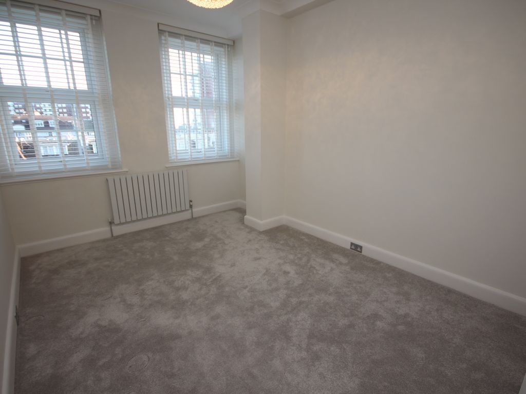 3 bed flat to rent in Bath Road, Bournemouth BH1, £2,500 pcm