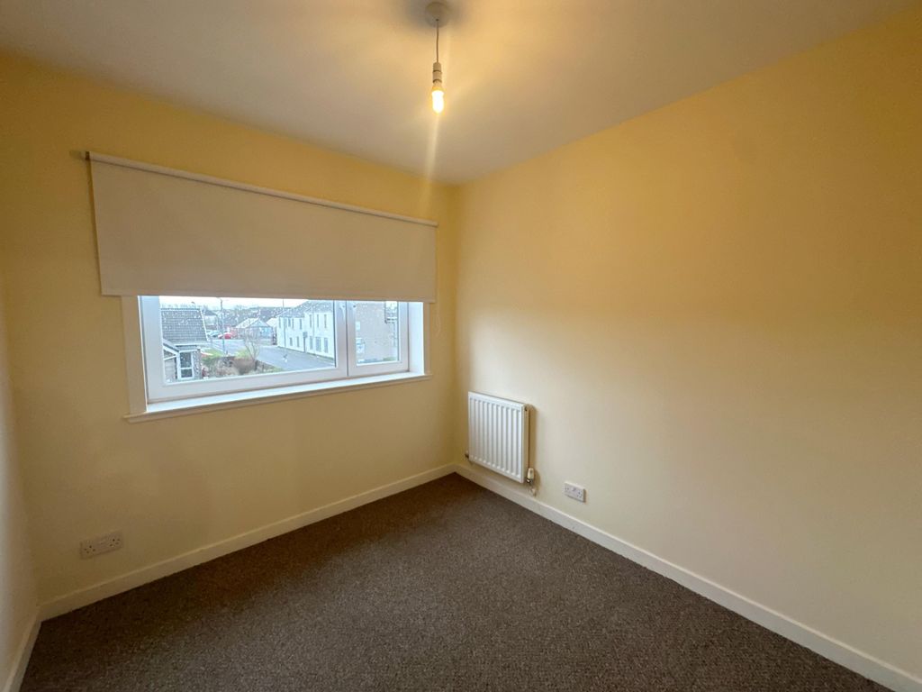 2 bed flat to rent in Young Street, Wishaw ML2, £550 pcm
