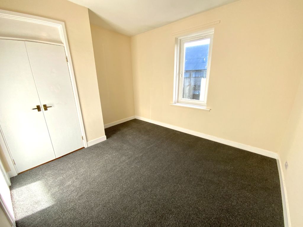 2 bed flat for sale in Miller Street, Kirkcaldy KY1, £81,995