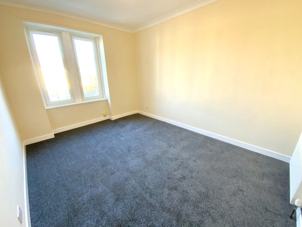 2 bed flat for sale in Miller Street, Kirkcaldy KY1, £81,995