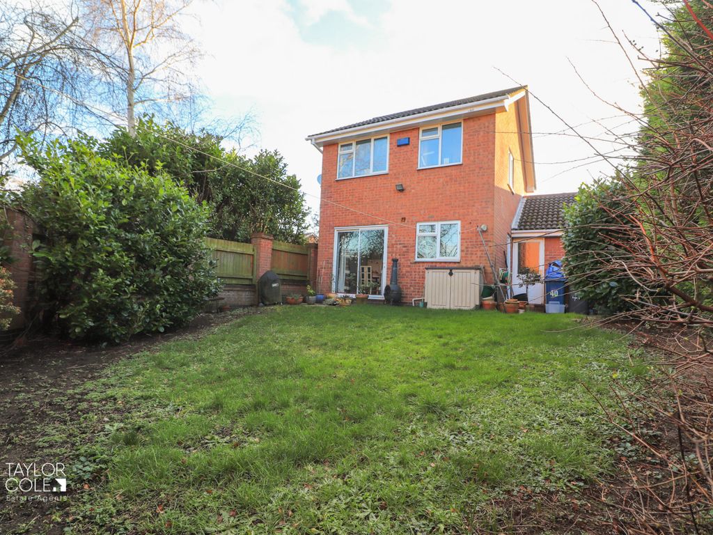 3 bed detached house for sale in Suffolk Way, Tamworth B78, £290,000